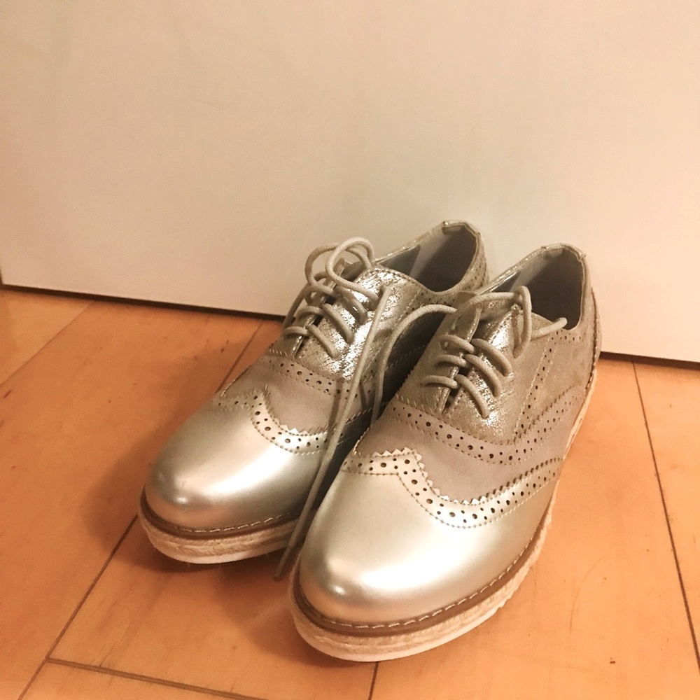 Size 7. Never worn silver shoes. Not leather